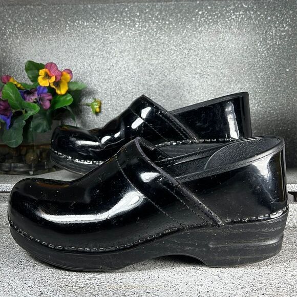 Dansko Black Patent Leather Clogs Mules Shoes 9.5 10 - Picture 1 of 8